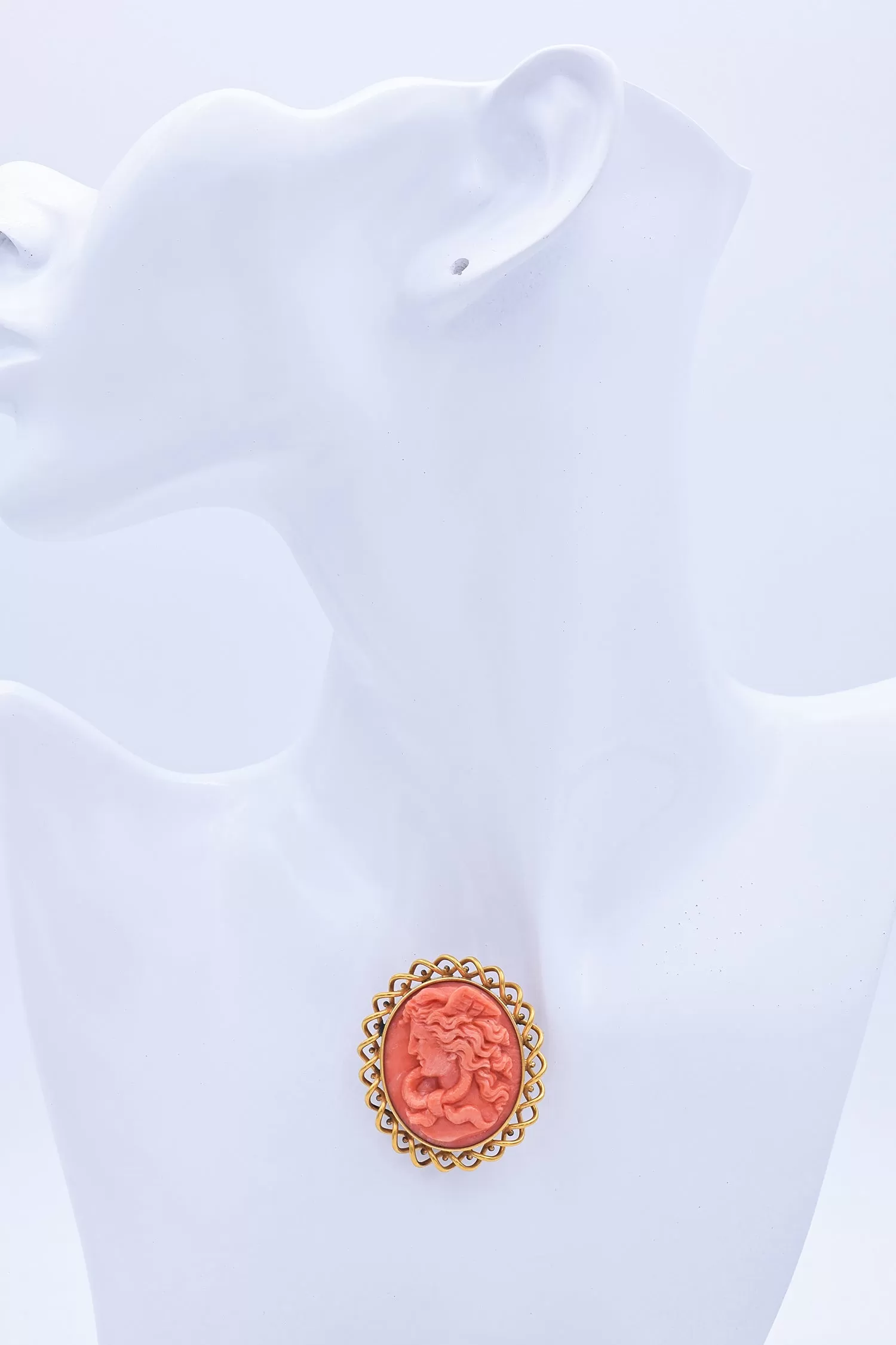 Estate Shreve & Co. 14K Yellow Gold Salmon Coral Cameo Brooch Pin