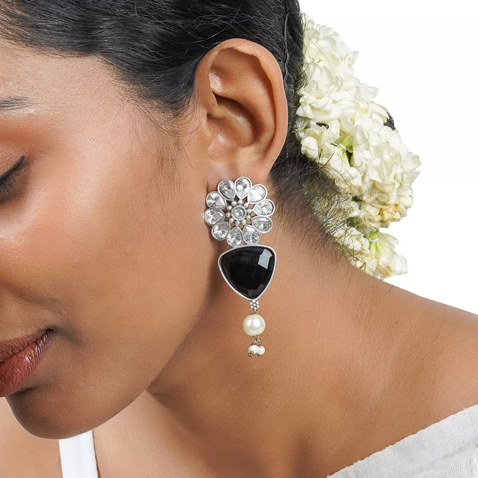 Teejh Ashikaa Black and White Silver Oxidised Earring